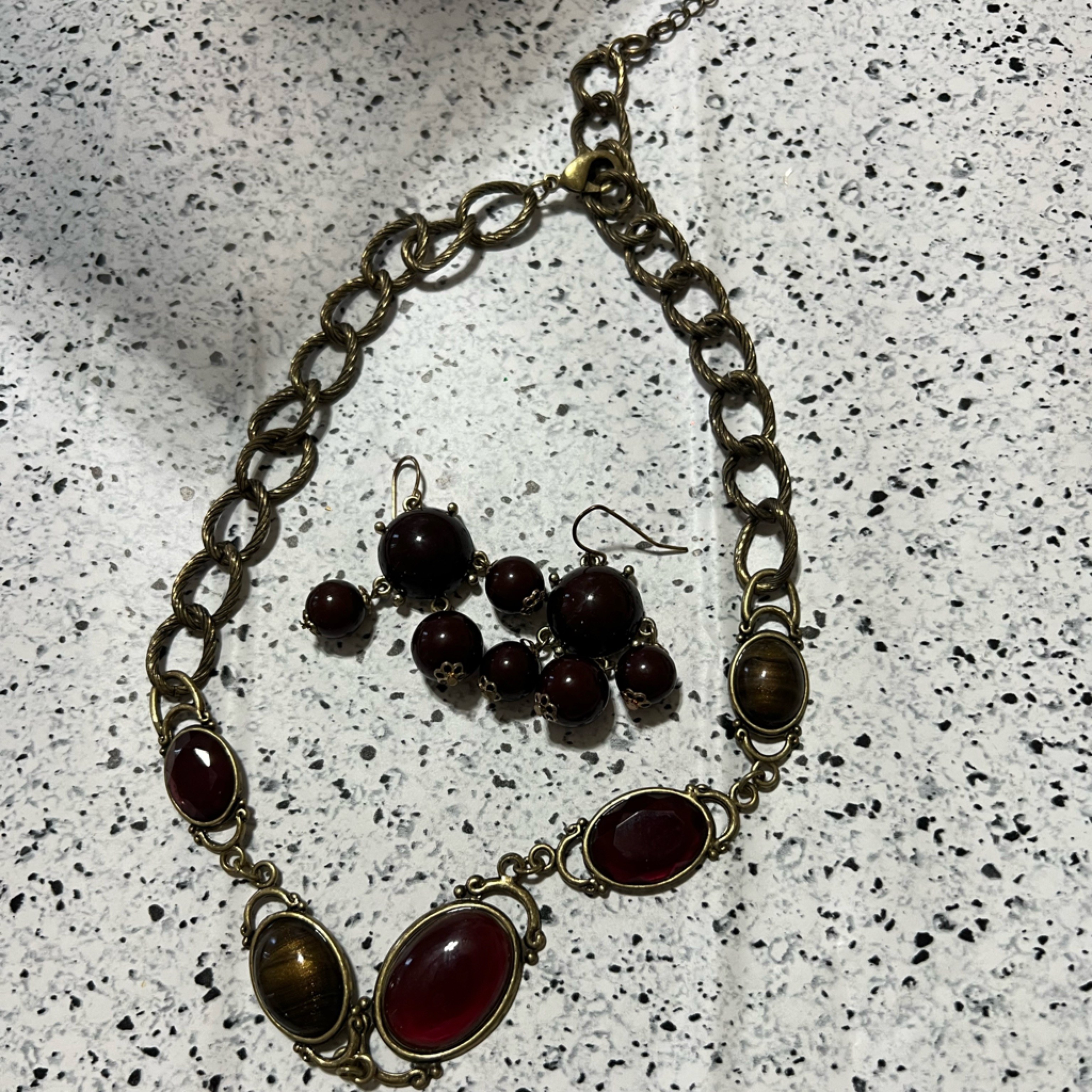 Beautiful Silver Tone With Brown Stones Set Of Earring And Necklace Beautiful Silver Tone With Brown Stones Set Of Earring And Necklace